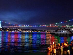 İstanbulun rəmzləri Azərbaycan bayrağının rəngləri ilə işıqlandırılır – FOTO