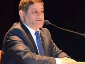Sən kimsən ki, bizə xəbərdarlıq edirsən, Əziz Ələkbərli?