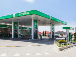Modelyer “Azpetrol”u ifşa etdi – “Maşın 66 litr tutur, 83 litrin pulunu aldılar”
