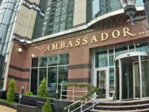 Məşhur oteldə azyaşlı qızı zorlayan rəis oğlundan yeni xəbər