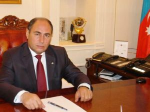 Başçı əl-ayağa düşdü: kartları “qaytarır”, maaşlar… — Sensasiya