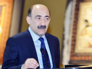 26 il idi ki, nazir idi: İşdən çıxarılan Əbülfəs Qarayevin tərcümeyi-halı