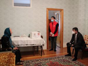 Yasamal rayon İcra Hakimiyyətinin başçısı aztəminatlı ailələri ziyarət edib
