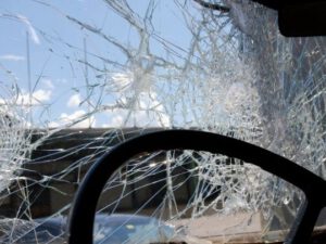 Bakıda 10-MM-100 qəza törətdi, hadisə yerindən qaçdı – Bir nəfər xəsarət alıb – VİDEO