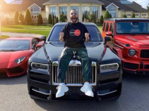 Azərbaycanlı bloqer özünə ən son model “Rolls-Royce” aldı – FOTO/VİDEO