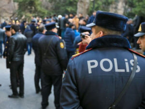 Təhsil Nazirliyinin qarşısında aksiya keçirən gənc həbs edildi – VİDEO/YENİLƏNİB