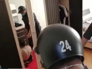“Polisin kimisə çılpaq götürməyi, başına vurması qanunaziddir” – DEPUTAT
