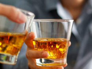 AQTA vaxtı keçmiş mallara icazə sənədini necə verir? – Bakıda saxta içki ajiotajı