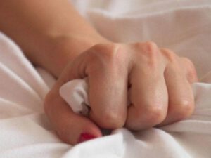 Birlikdə yaşamadığı şəxslə cinsi əlaqədə olanlar cərimələnəcəklər – Koronavirusa görə – FOTO