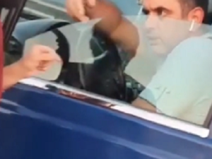 Bakıda kabab sifariş verən qadının evinə gələn restoran sahibi… – “Qapını aç…” / VİDEO