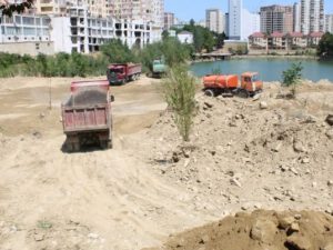 Göl ətrafında otel tikdirmək istəyən bu şəxs imiş – FOTO