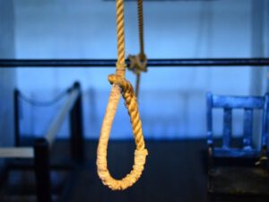 Qadın sevgilisi ilə birləşib azyaşlı oğlunu öldürüb asdı – Bakıdakı DƏHŞƏTLİ CİNAYƏTİN ŞOK SƏBƏBLƏRİ