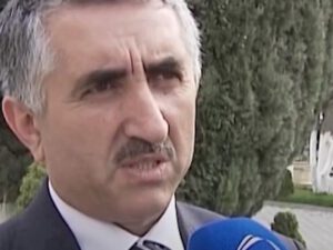 Neft kəmərlərinin ətrafını zəbt edən məmur… FOTO