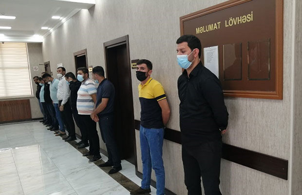 Vüqar Biləcərinin dəfninə gedən 20 nəfər cərimələndi – FOTO Vüqar Biləcərinin dəfninə gedən 20 nəfər cərimələndi – FOTO