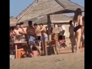 Çimərlikdə qadına söz atdı – DAVA DÜŞDÜ – ANBAAN VİDEO