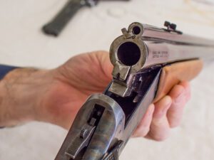 Təmizlik aparan kişi ehtiyatsızlıqdan arvadını öldürdü – RƏSMİ AÇIQLAMA