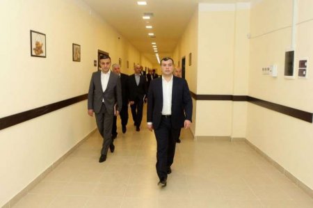 Nazirlik əməkdaşı vətəndaşı dolayıb: Sahil Babayev hara baxır? – QALMAQAL Nazirlik əməkdaşı vətəndaşı dolayıb: Sahil Babayev hara baxır? – QALMAQAL