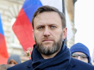 Aleksey Navalnı müalicə üçün Almaniyaya aparıldı