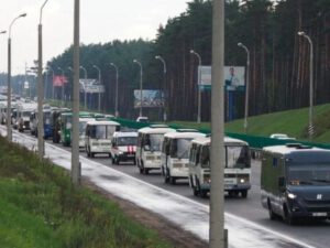 Lukaşenkonun təyyarəsi Minski tərk etdi – Şəhərə qoşun yeridildi
