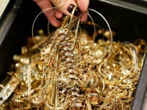 Bakıda bir milyon manatlıq qızılı oğurlanan şəxs bankda çalışırmış, keçmiş əri isə…