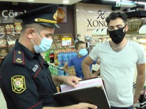 Evdən küçəyə çıxan COVID-19 xəstəsi saxlanıldı – FOTO
