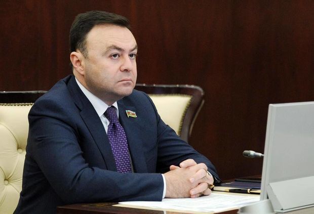 Elnur Allahverdiyev: “Gömrüklə bağlı qəbul edilən dəyişiklik çox ciddi yanlışlıqdır” Elnur Allahverdiyev: “Gömrüklə bağlı qəbul edilən dəyişiklik çox ciddi yanlışlıqdır”