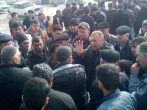 Bakıda sakinlər etiraz edir – VİDEO