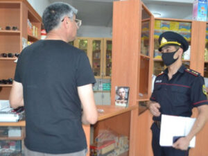 Polis maska yoxlanışı üçün sənədsiz müəssisələrə girə bilərmi? – ŞƏRH