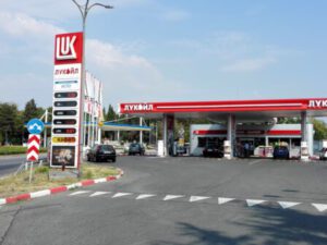 “Lukoil”da 75 litr tutumu olan çənə 82 litr yanacaq vurdular