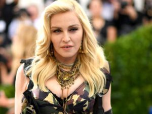 Madonna doğum gününü tort əvəzinə narkotiklə QEYD ETDİ