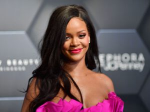 Rihanna Beyrutdakı partlayışla bağlı ÇAĞIRIŞ ETDİ