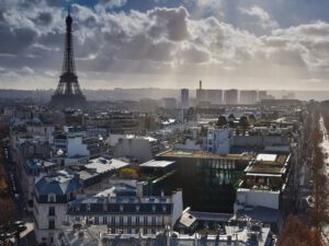 Fransa sərt karantinə qayıdır: Paris “qırmızı zona” elan edildi