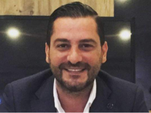 Məşhur restoran sahibinin oğlu evində ÖLÜ TAPILDI – Boğazı kəsilib – FOTO
