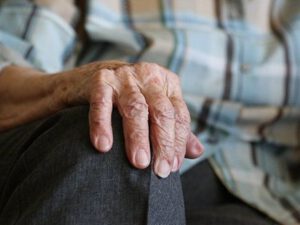 Azərbaycanda 81 yaşlı kişi 44 yaşlı arvadını qətlə yetirdi
