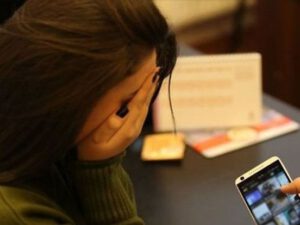 Azərbaycanda qızı video və şəkillərini yayacağı ilə hədələyən şəxs tutuldu