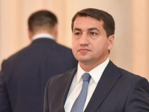 Hikmət Hacıyev “Xankəndi” təyyarəsi ilə Şuşaya gedir