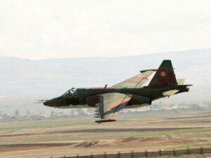 Ermənistanın SU-25 qırıcısı dağa belə çırpıldı – VİDEO