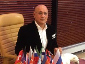 “Alkaponi” danışdı: “Dövlətimizə xəyanət etmiş şəxslərlə adımın bir yerdə hallanması yolverilməzdir”