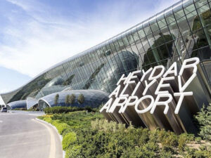 Heydər Əliyev Beynəlxalq Aeroportu fəaliyyətini məhdudlaşdırdı