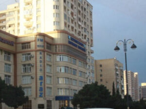 Əli Həsənova məxsus bina boşaldılır