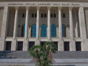 “Azdrama”nın tanınmış aktyoru avtomobildə gecələyir – Övladımın üzünü görə bilmirəm – FOTO
