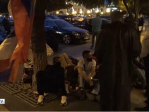 İrəvanda AJİOTAJ: Ermənilər ölkəni tərk edir – VİDEO