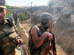 Ermənistan ordusu döyüş bölgəsində hərbçi çatışmazlığına görə manekenlərdən istifadə edir