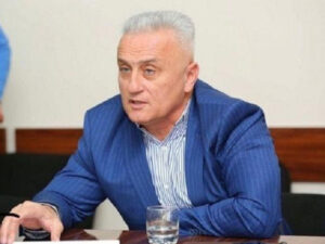 Qarabağdakı quldur rejimin başçısından köməkçisinə ön cəbhədə “vacib” vəzifə: kartof soyur – FOTO