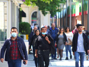 İnsanların yarısı maskanı çənəsində gəzdirir – TƏBİB rəsmisi