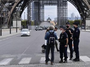 Fransız millət vəkili ölkəsini BİABIR ETDİ