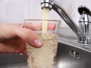 İki həftədir içməli sudan gələn qəribə qoxunun səbəbi bilindi – AÇIQLAMA