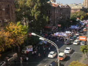 İrəvan ÇALXALANIR: ermənilər AYAĞA QALXDI – FOTOLAR