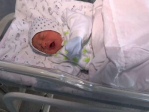 Vətən müharibəsində döyüşən gizirimizin ilk övladı dünyaya gəldi – VİDEO