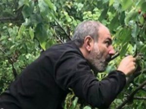 Azərbaycanın PUA-larından qorxaraq qaçan Paşinyan YERƏ SƏRİLDİ VƏ… – ŞOK OLAY